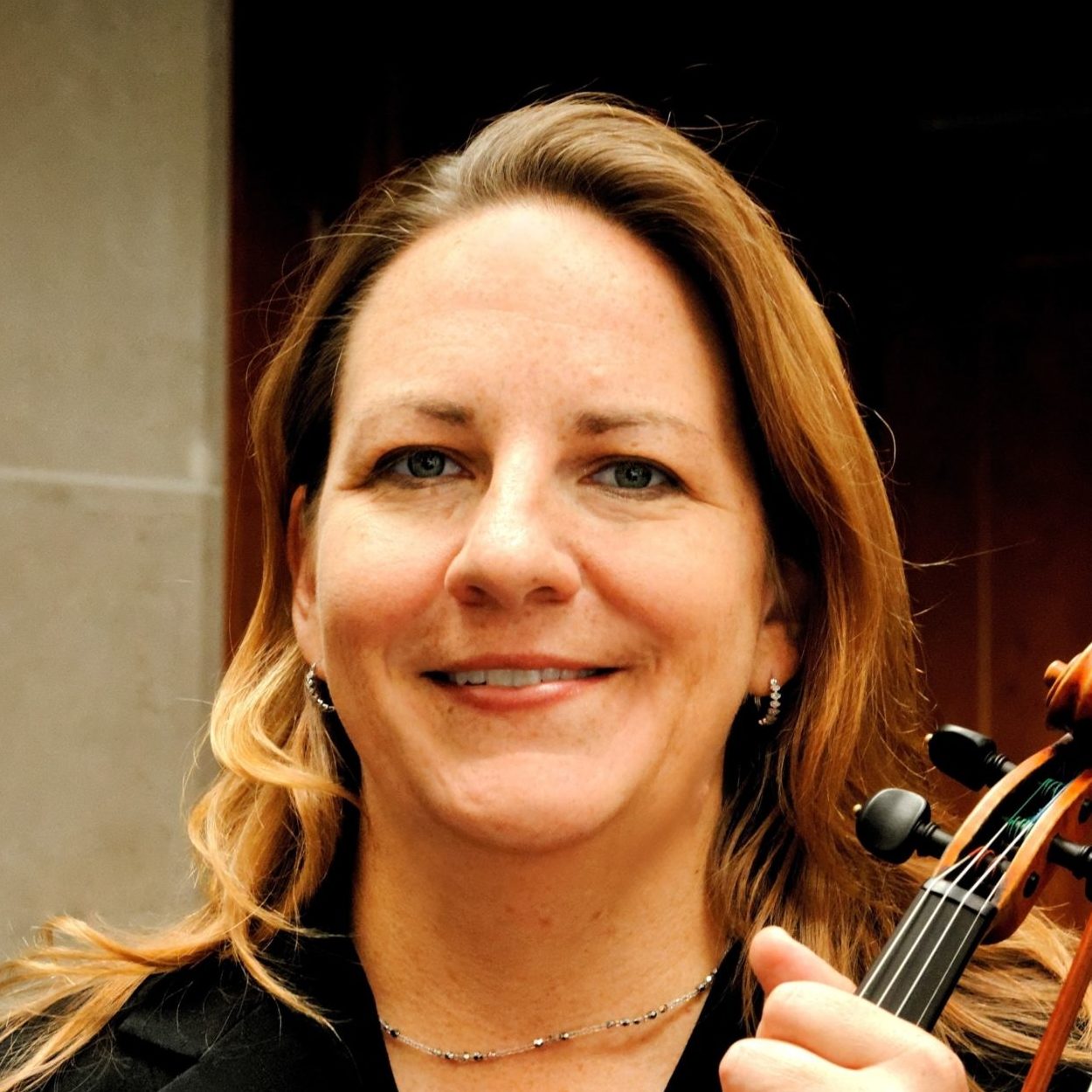 Lara Sipols headshot image