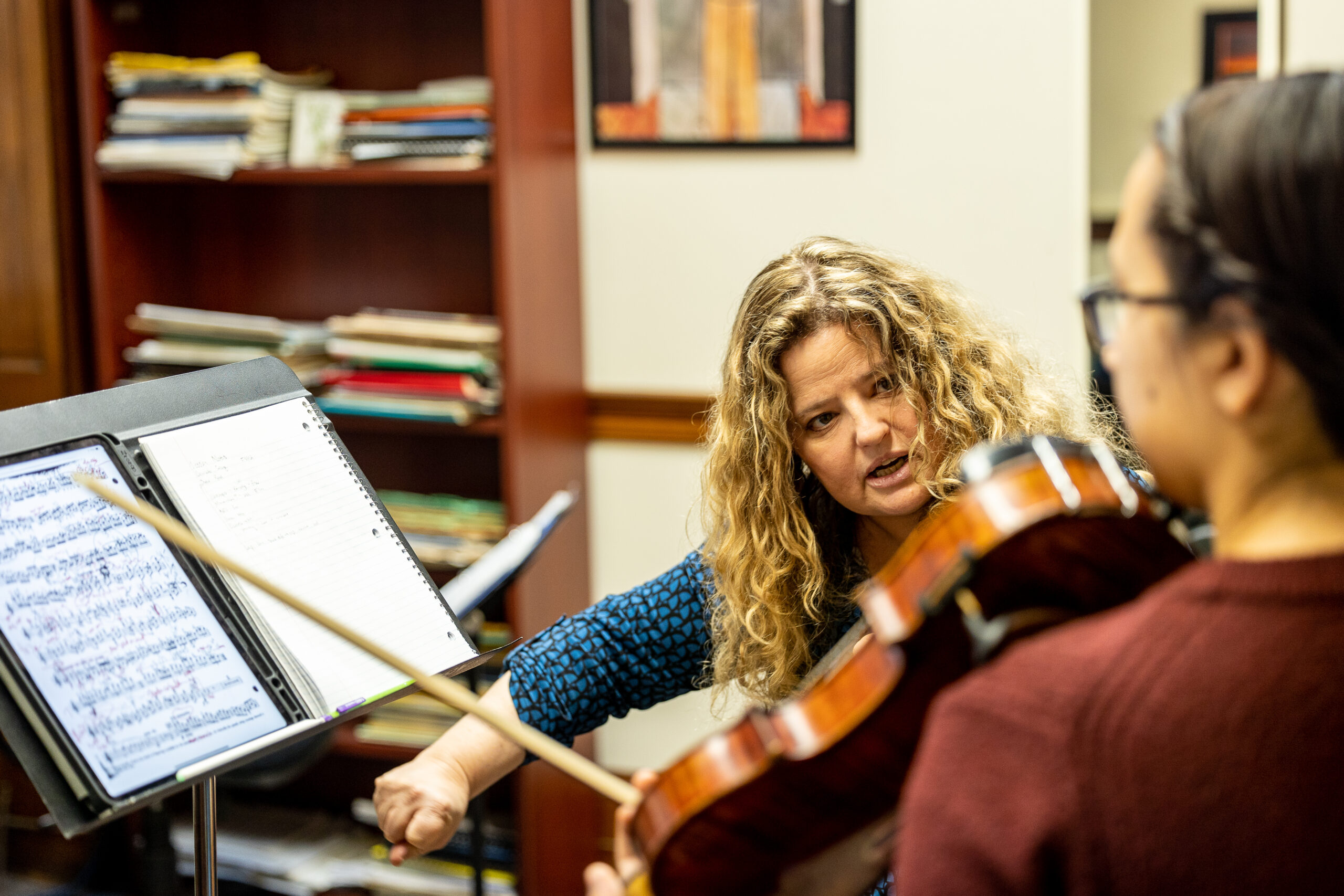 Renee Jolles teaching a student in her faculty studio on Eastman School of Music's campus