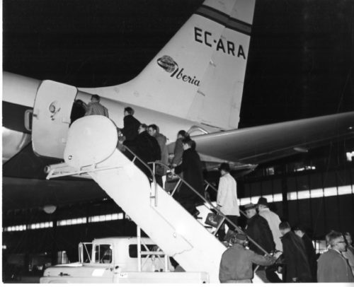6 ESPA 8x10 22-88 Members of the Eastman Philharmonia boarding their chartered plane at Idlewild Airport to begin their three-month tour. Photos by Louis Ouzer.