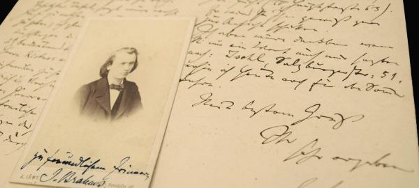 This letter, from Johannes Brahms to the publisher Robert Lineau, is accompanied by an autographed photograph by the Austrian painter and photographer Josef Löwy (letter dated April 6, 1884).