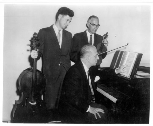 Mr. Echániz with his trio colleagues Millard Taylor and Ron Leonard. José Echániz Collection.