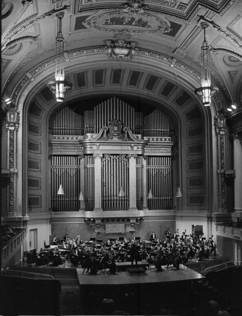 Ouzer R2774-18A Shots of Eastman Philharmonia members on the road during their five-day tour, together with the surrounding scenery.