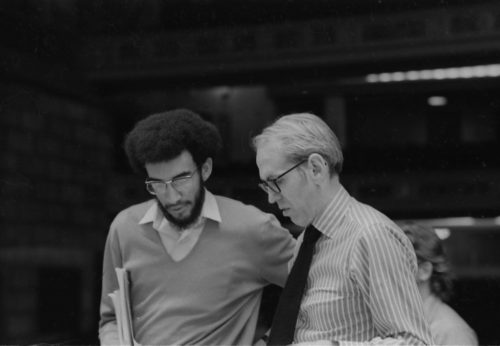 R1041-28 Pre-concert discussions between the principals in the Eastman Theater.