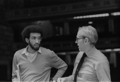 R1041-29 Pre-concert discussions between the principals in the Eastman Theater.