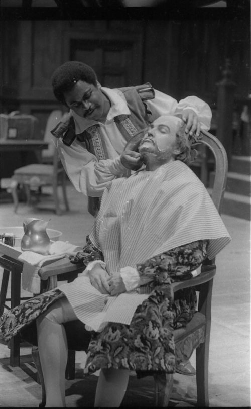 In act I of Die Schweigsame Frau, retired naval admiral Sir Blunt Morosus (Alexander Stephens, BM ’71, MM ’72) is attended to by his barber, Pancreas Cutbeard (Joseph Bias, MM ’72).