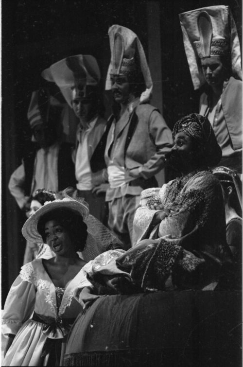 R1170-14A Isabella with Mustafa, the Bey of Algiers, who wants her.