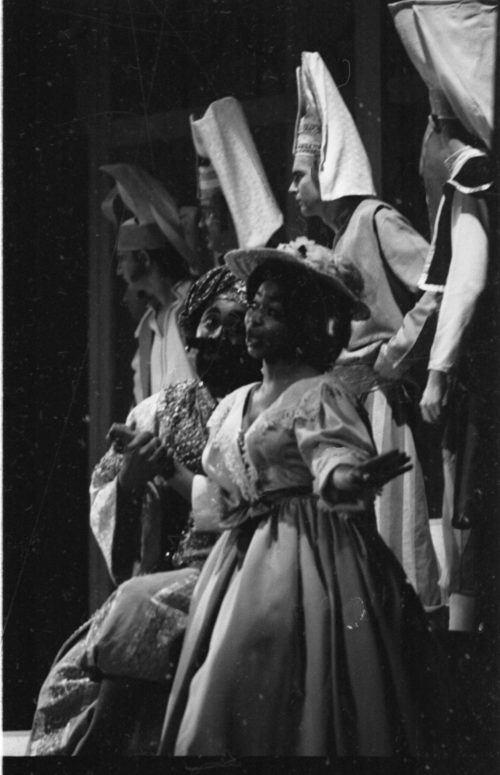 R1170-16A Isabella with Mustafa, the Bey of Algiers, who wants her.