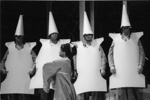 R1170-31A Isabella with four of the Eunuchs.