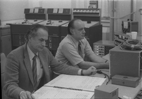 R1306-7 Recording personnel are in place to record the Eastman Philharmonia concert at Lake Avenue Baptist Church. Numerous Eastman School performances took place in off-site venues during the year 1971 when the Eastman Theater was undergoing renovations, and suitable arrangements were often made to support off-site audio capture.