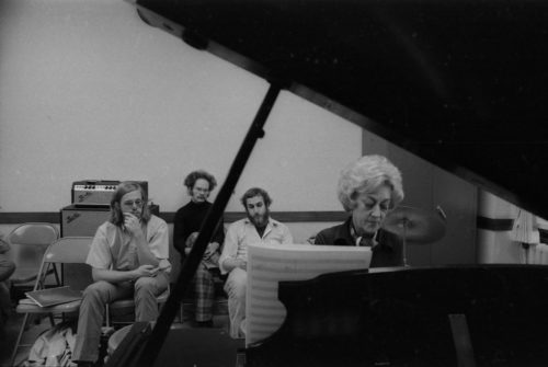 R1593-26 Marian McPartland working with Eastman students on piano improvisation.