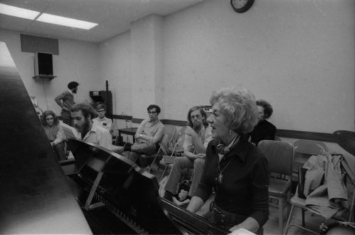R1593-29 Marian McPartland working with Eastman students on piano improvisation.