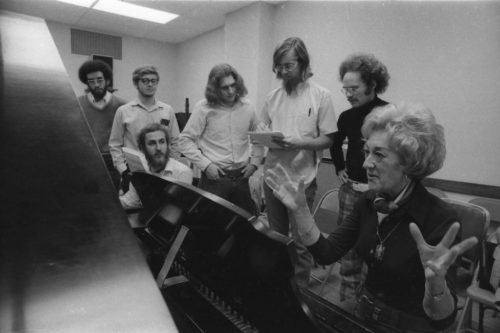R1594-13A Marian McPartland working with Eastman students on piano improvisation.