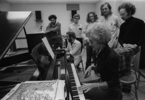 R1594-15A Marian McPartland working with Eastman students on piano improvisation.