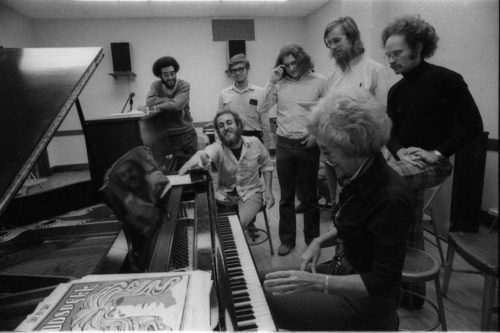 Marian McPartland working with Eastman students on piano improvisation. Marian McPartland working with Eastman students on piano improvisation.