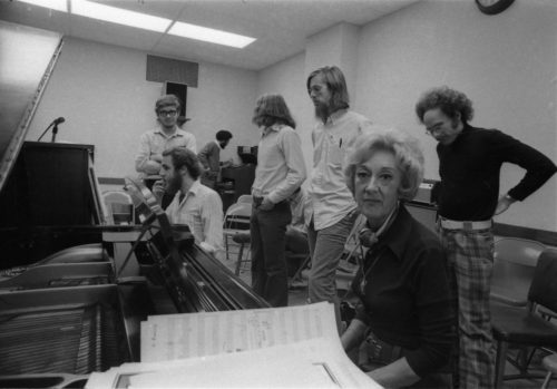 Marian McPartland at the keyboard while working with Eastman students. Marian McPartland at the keyboard while working with Eastman students.