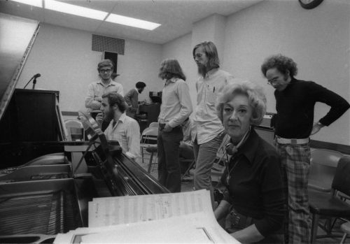 Marian McPartland at the keyboard while working with Eastman students.