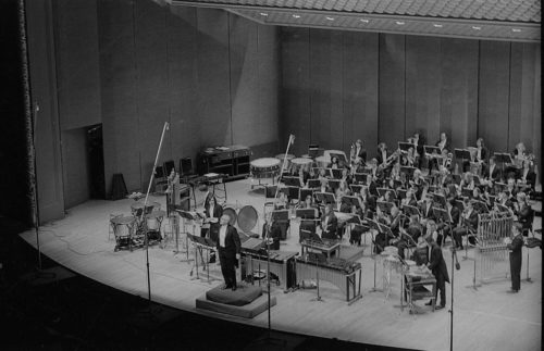 R1596-9 Guest conductor Karel Husa acknowledges applause from the podium