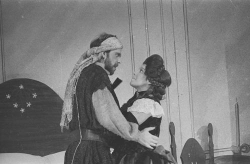 R2248-22 Moll Placket with Topinlift, a sailor who is her boyfriend on the side, and for whom she intends to abandon Raccoon.