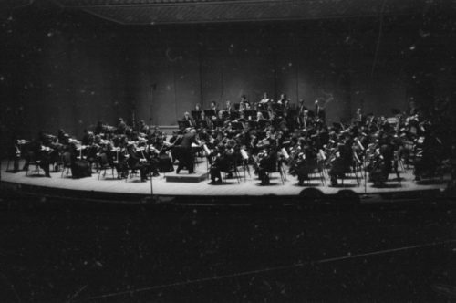 R3583-23 The Eastman Philharmonia performs under Sir Georg Solti’s direction in the Eastman Theater on April 7th, 1987.