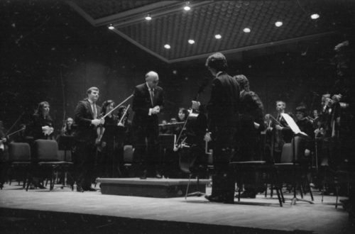 R3583-27 Maestro Georg Solti with the Eastman Philharmonia, acknowledging applause after their performance of Beethoven’s Symphony no. 5 on April 7th, 1987.