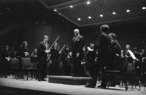 R3583-29 Maestro Georg Solti with the Eastman Philharmonia, acknowledging applause after their performance of Beethoven’s Symphony no. 5 on April 7th, 1987.