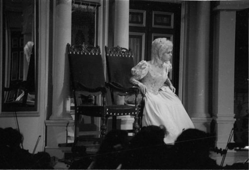 R3843-30 Photos of the Figaro cast members shot on November 2nd, 1989.