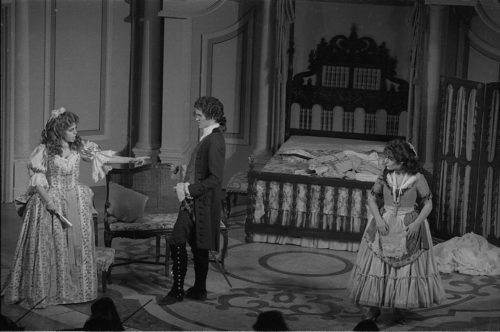 R3844-21 Photos of the Figaro cast members shot on November 2nd, 1989.