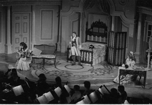 R3844-9 Photos of the Figaro cast members shot on November 2nd, 1989.