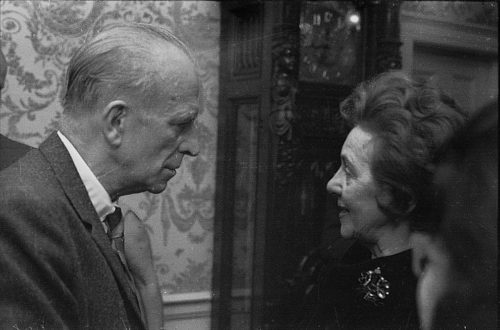 R766-10A with low BL José Echániz surrounded by friends and well-wishes at the dinner commemorating his quarter-century on the Eastman faculty.