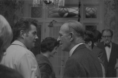 R766-unknown 4 with low BL José Echániz in conversation with young people, these presumably his students.