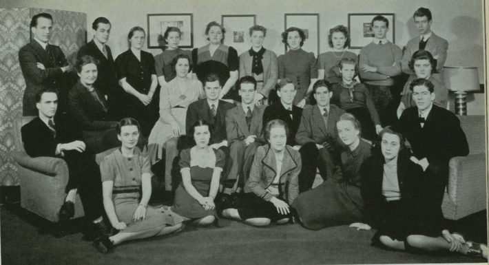 Group shot of the members of the “Q” Club in 1938-39, published in The Score 1939. Besides the four officers, the club counted 29 active members in its first year.