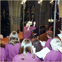 Jennifer Pascual conducting Jennifer Pascual conducting