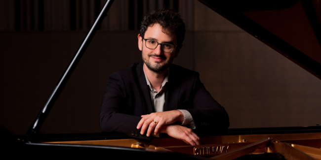 DanielvPesca at piano