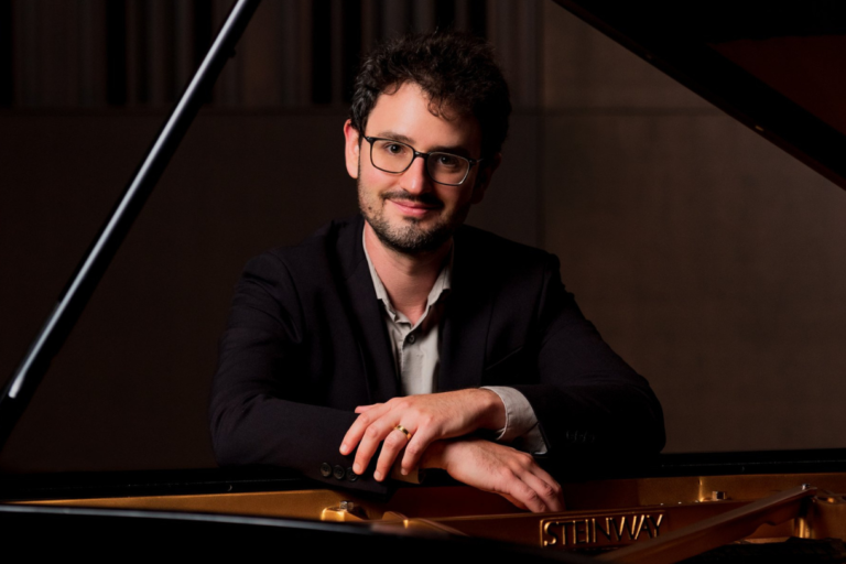 DanielvPesca at piano