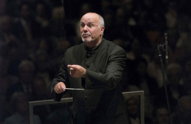 David Zinman – credit Priska Ketterer Conductor David Zinman stands at the podium.