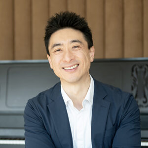 Kevin Kwan Loucks Headshot