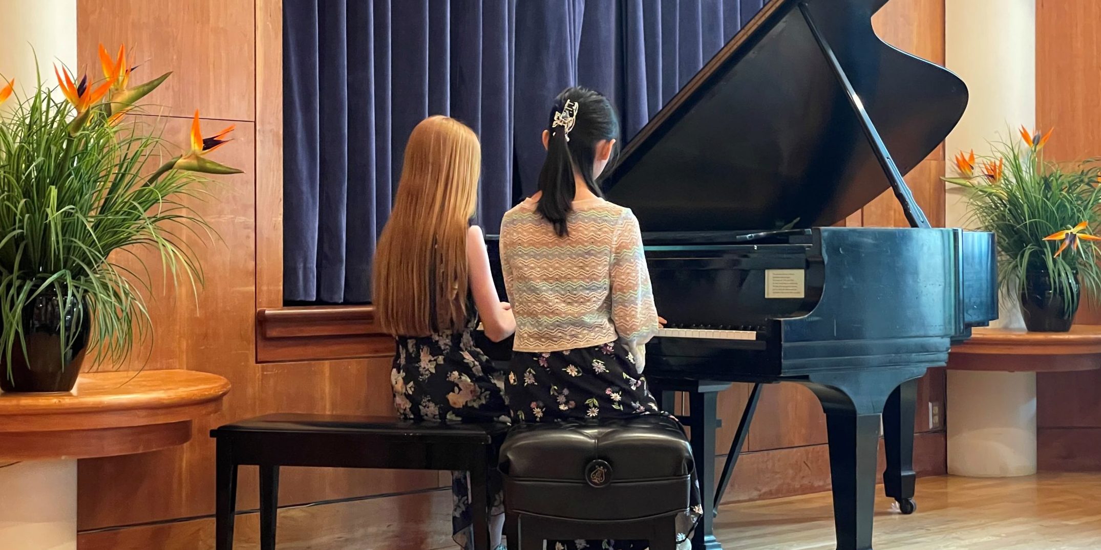 Keyboard Explorations 1 Two studens at piano