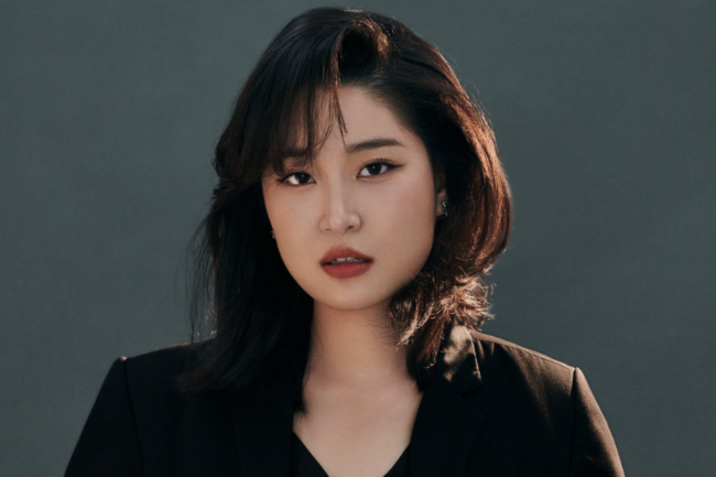 Yiran Zhao Multicrop Close-up photo of woman with dark hair.