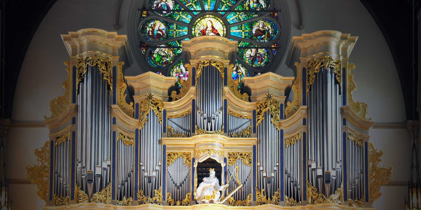 organ-season-multicrop Image of organ pipes